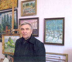 Абдурауфов Д. А. Мастерская художника на втором этаже по балкону слева.